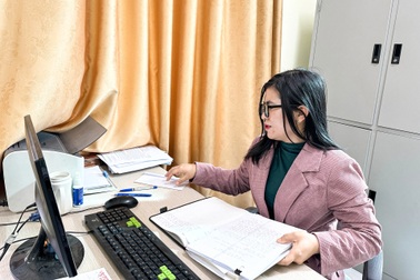 Nữ Bí thư Đoàn xã người Sán Dìu kể chuyện chồng nấu cơm cho vợ làm việc