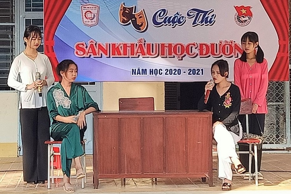 Giáo dục đạo đức qua sân khấu học đường, đánh thức những trái tim lạc lối - 1 Giáo dục đạo đức qua sân khấu học đường, đánh thức những trái tim lạc lối - 1