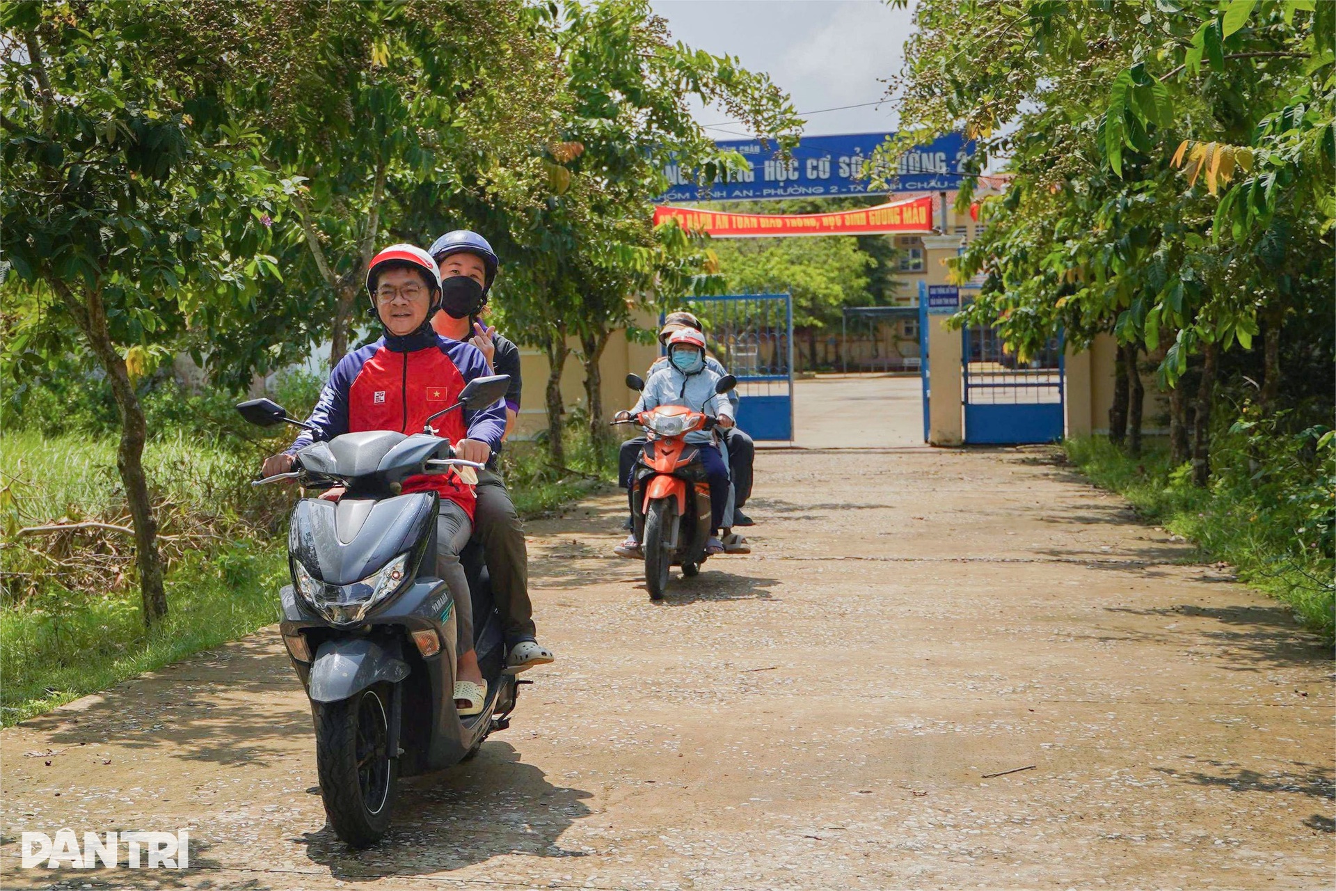 Người đàn ông giữ kỷ lục hơn 20 năm làm thiện nguyện - 14 Người đàn ông giữ kỷ lục hơn 20 năm làm thiện nguyện - 14