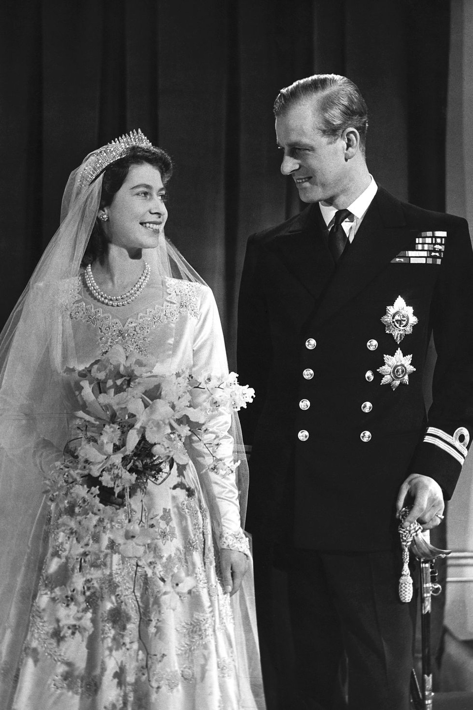Nữ hoàng Elizabeth II và Hoàng thân Philip: Những khoảnh khắc đẹp nhất - 2 Nữ hoàng Elizabeth II và Hoàng thân Philip: Những khoảnh khắc đẹp nhất - 2