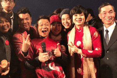 Dàn BTV VTV, người khoe không gian Tết sang trọng, người đón giao thừa trong… thang máy