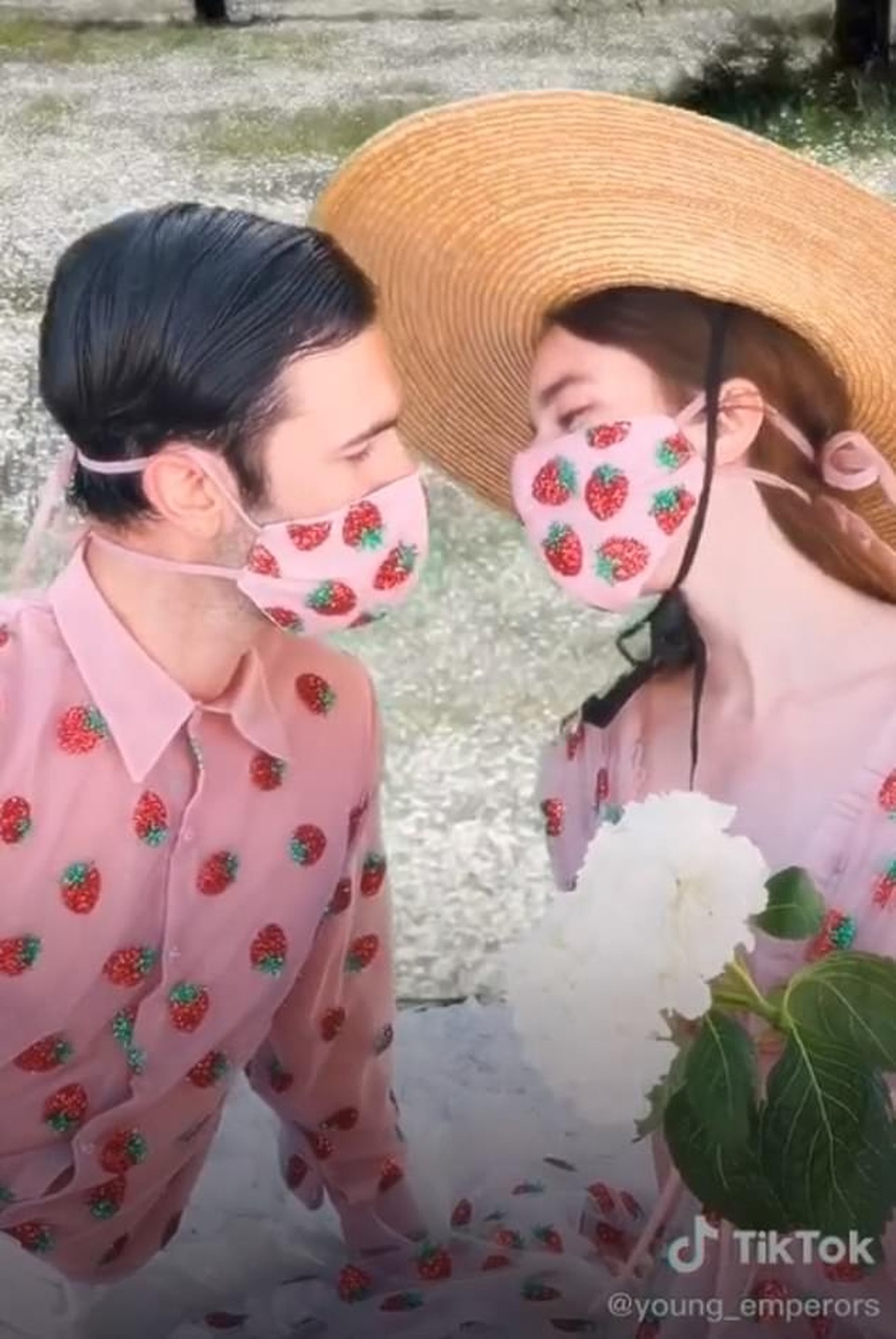 Váy xấu của người mẫu ngoại cỡ Tess Holliday bỗng hot trên mạng - 10 Váy xấu của người mẫu ngoại cỡ Tess Holliday bỗng hot trên mạng - 10