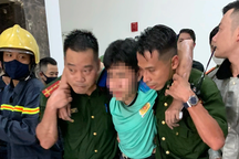 Giải cứu cháu bé ở một mình trong căn hộ xảy ra hỏa hoạn