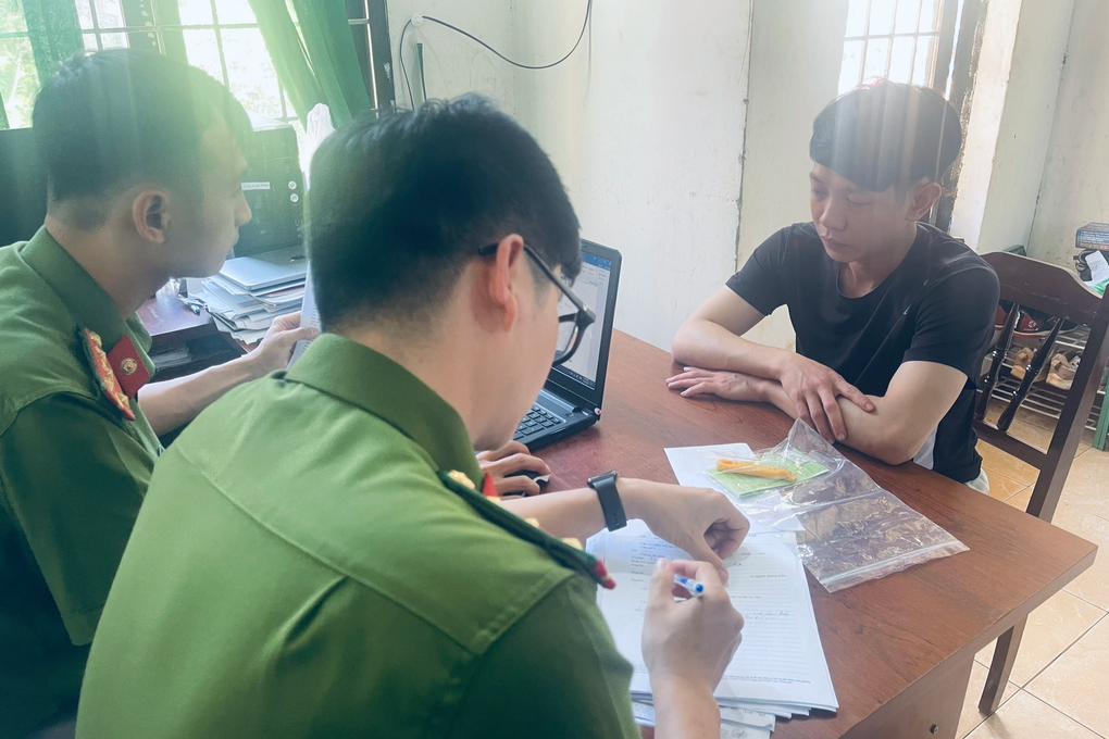 Mâu thuẫn trong bàn nhậu, nam thanh niên dùng dao đâm chết người - 1 Mâu thuẫn trong bàn nhậu, nam thanh niên dùng dao đâm chết người - 1