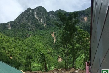 Vừa ngủ dậy, lũ ập đến, gần 50 học sinh tháo chạy