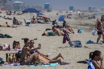 Hơn 55.000 người chết vì Covid-19, các bang của Mỹ chạy đua mở cửa lại