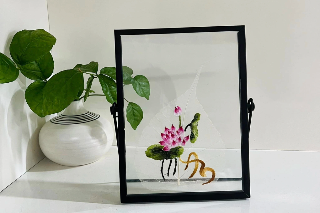 Người phụ nữ Hà Nội có biệt tài biến lá cây thành tiền triệu - 1 Người phụ nữ Hà Nội có biệt tài biến lá cây thành tiền triệu - 1