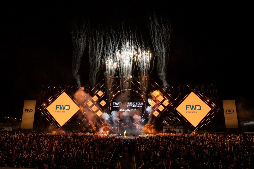 Dế Choắt hội ngộ Jack tại sân khấu FWD Music Tour, hàng triệu fan yêu nhạc “vỡ òa” - 4 Dế Choắt hội ngộ Jack tại sân khấu FWD Music Tour, hàng triệu fan yêu nhạc “vỡ òa” - 4