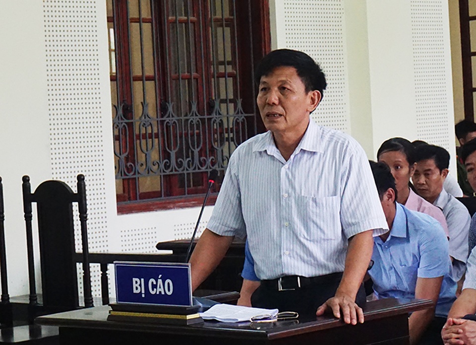 Lập hồ sơ khống để lấy tiền bồi thường, hàng loạt cán bộ giữ rừng lĩnh án - 2 Lập hồ sơ khống để lấy tiền bồi thường, hàng loạt cán bộ giữ rừng lĩnh án - 2