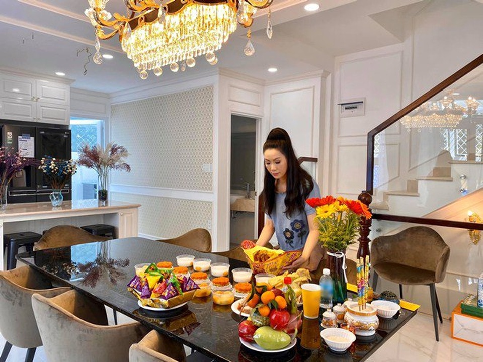 Hết tặng biệt thự, chồng đại gia lại làm điều đặc biệt cho NSƯT Kim Chi - 6 Hết tặng biệt thự, chồng đại gia lại làm điều đặc biệt cho NSƯT Kim Chi - 6