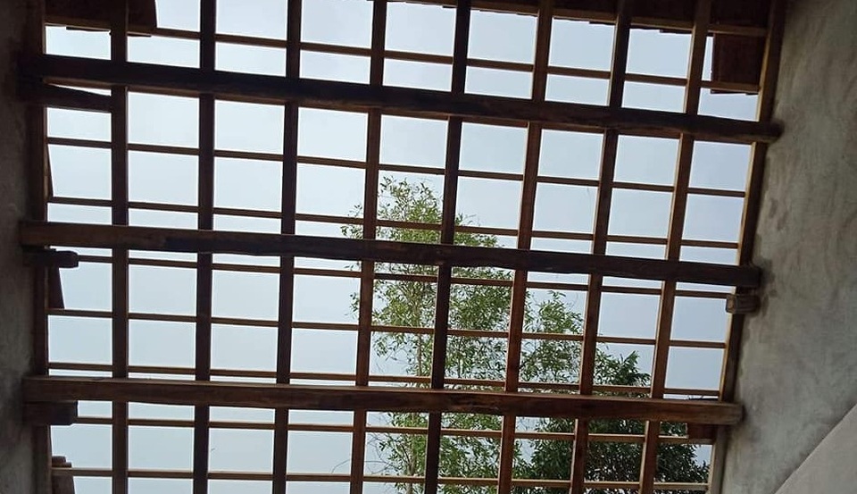 Vào lúc 16h chiều 15/4, trên địa bàn huyện Anh Sơn, Nghệ An đã xảy ra giông và lốc xoáy, gây ảnh hưởng nặng nề ở địa bàn 3 xã: Long Sơn, Cao Sơn và Lĩnh Sơn.
Vào lúc 16h chiều 15/4, trên địa bàn huyện Anh Sơn, Nghệ An đã xảy ra giông và lốc xoáy, gây ảnh hưởng nặng nề ở địa bàn 3 xã: Long Sơn, Cao Sơn và Lĩnh Sơn.