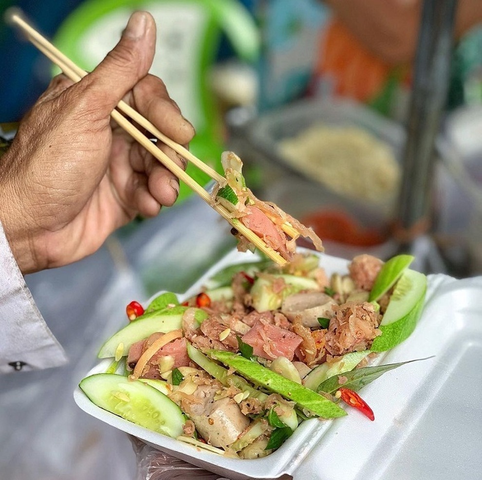 Món ăn rẻ bèo gốc miền Trung được cải biến làm mưa làm gió ở Sài Gòn - 3 Món ăn rẻ bèo gốc miền Trung được cải biến làm mưa làm gió ở Sài Gòn - 3