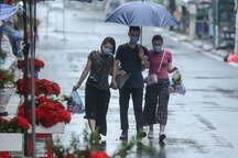 Phủ Tây Hồ lác đác người đến lễ rằm vì Covid-19