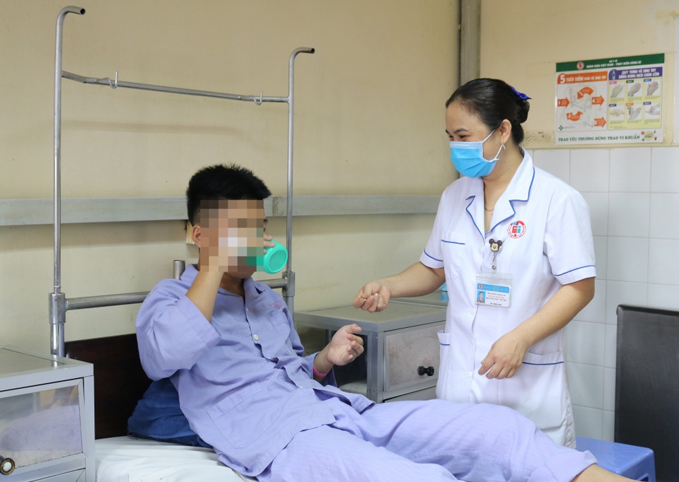 Trò đùa tưởng vô hại của bạn học khiến nam sinh nhập viện cấp cứu - 1 Trò đùa tưởng vô hại của bạn học khiến nam sinh nhập viện cấp cứu - 1