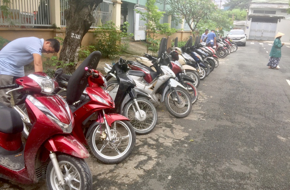 Từ đường dây tiêu thụ xe gian, triệt phá đường dây làm giả giấy tờ - 6 Từ đường dây tiêu thụ xe gian, triệt phá đường dây làm giả giấy tờ - 6