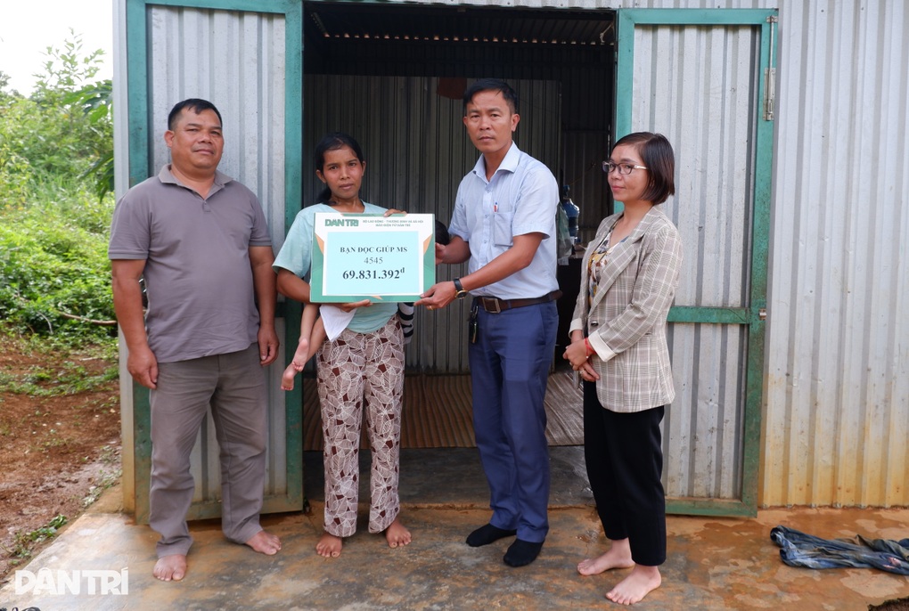 Người phụ nữ nuôi con tật nguyền sắp có căn nhà mới - 1 Người phụ nữ nuôi con tật nguyền sắp có căn nhà mới - 1