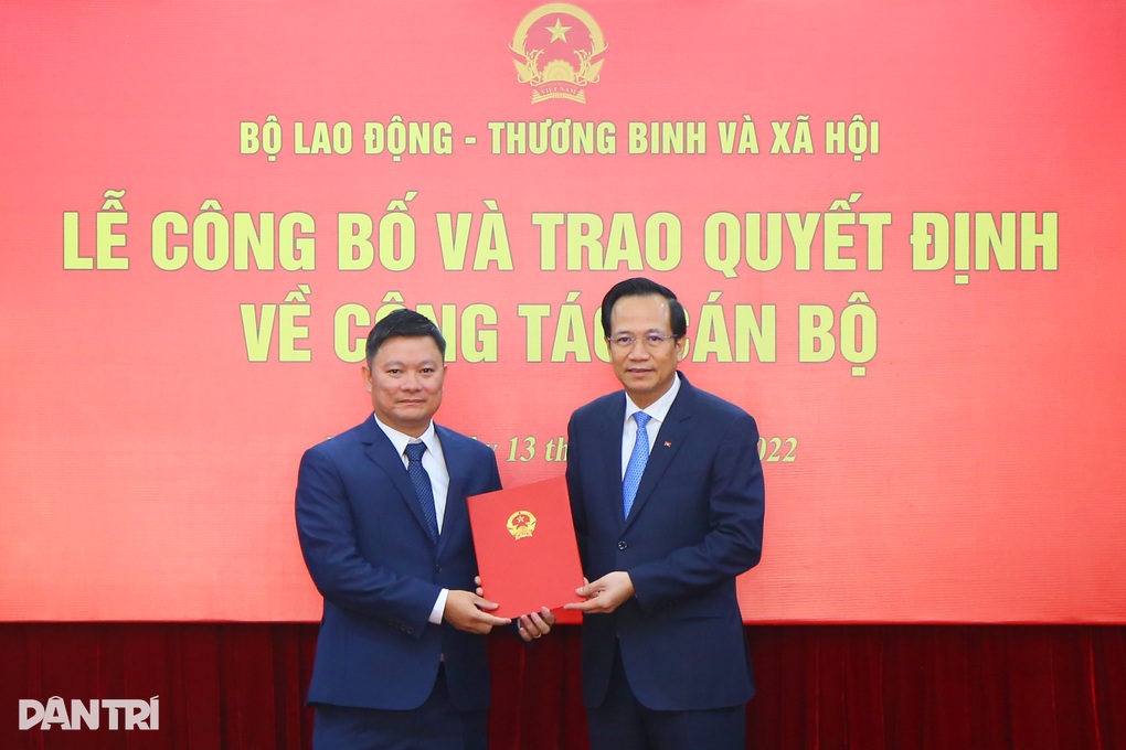 Điều động, bổ nhiệm 12 công chức giữ chức vụ quản lý của Bộ LĐ-TBXH - 2 Điều động, bổ nhiệm 12 công chức giữ chức vụ quản lý của Bộ LĐ-TBXH - 2