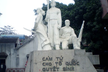 Hà Nội: Bong tróc tượng đài Cảm tử quân