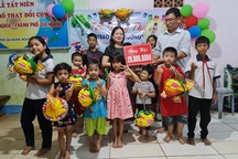 Trao quà Trung thu tới 18 trẻ mồ côi, khuyết tật tại Đắk Nông