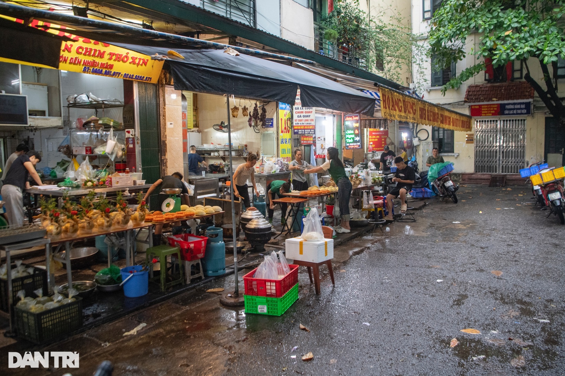 Vắng vẻ lạ thường ở chợ nhà giàu khu phố cổ dịp Tết Đoan ngọ - 1 Vắng vẻ lạ thường ở chợ nhà giàu khu phố cổ dịp Tết Đoan ngọ - 1