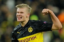 “Hiện tượng” Haaland khiến cả châu Âu ngả mũ, ghi bàn hơn cả đội Barca