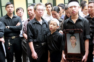 Vụ thẩm mỹ viện Cát Tường: Gia đình vẫn nỗ lực tìm nạn nhân