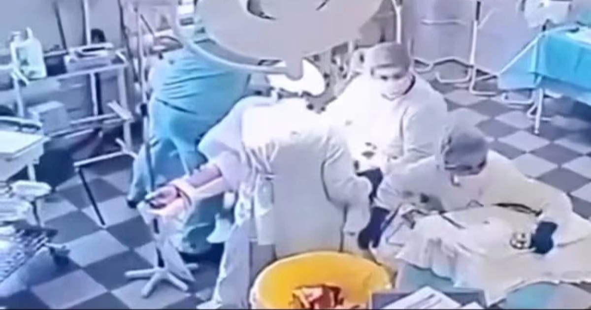 Bác sĩ Nga tiếp tục ca mổ giữa động đất 8,8 độ