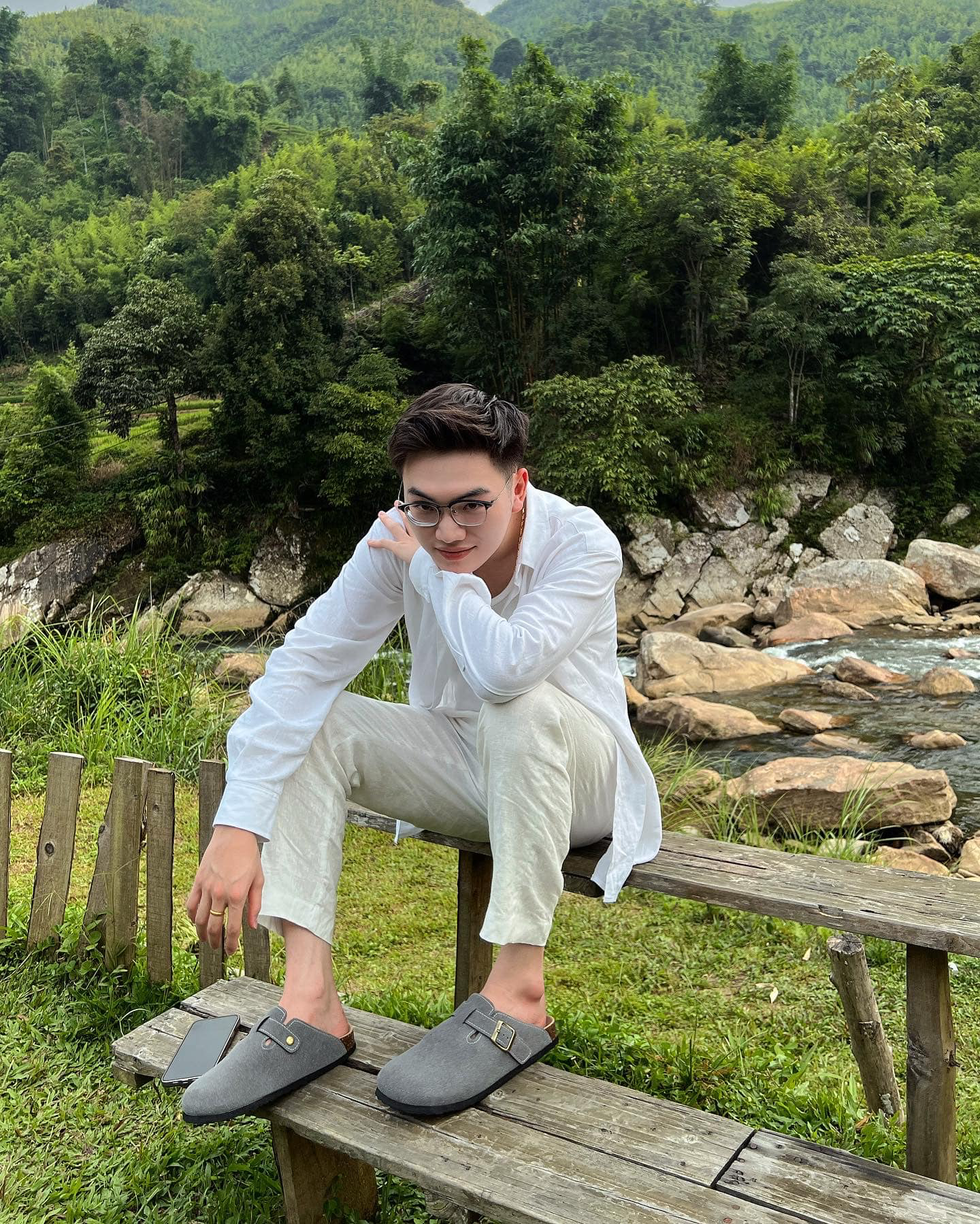 Nam sinh Ngoại giao vào Đảng năm 18 tuổi, tự tin làm MC thời tiết trên VTV - 7 Nam sinh Ngoại giao vào Đảng năm 18 tuổi, tự tin làm MC thời tiết trên VTV - 7