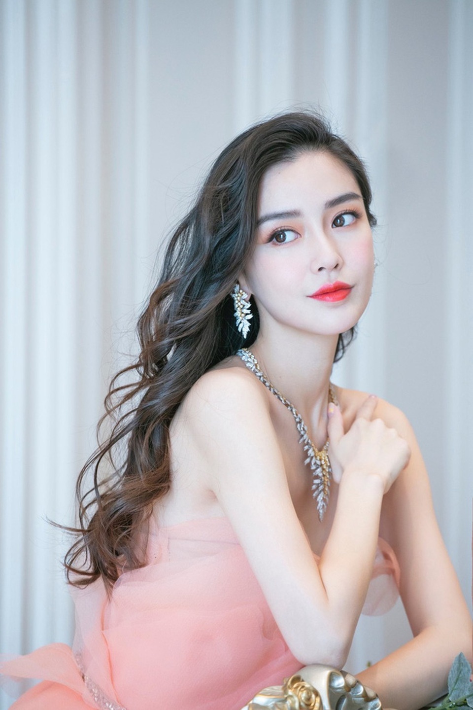 31 tuổi, Angelababy vẫn là “công chúa của làng giải trí” - 6 31 tuổi, Angelababy vẫn là “công chúa của làng giải trí” - 6