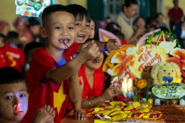 “Vầng trăng biên cương”: Khi điều ước của các em nhỏ thành hiện thực