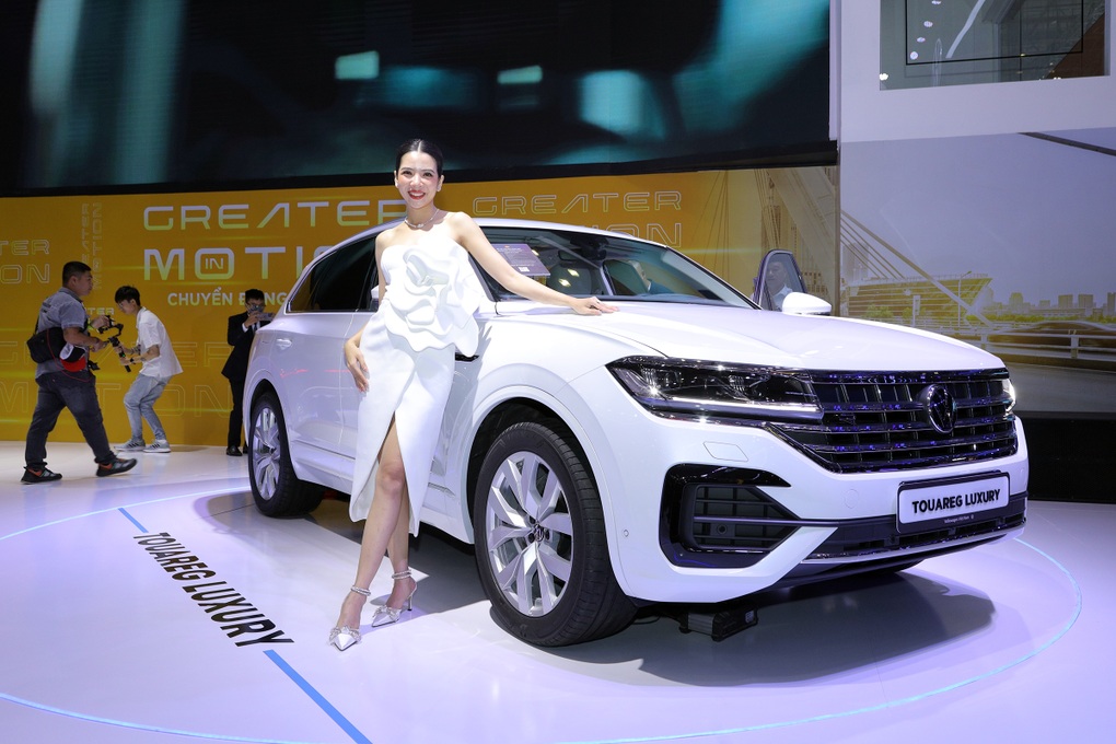 Cận cảnh Volkswagen Touareg giá từ 3 tỷ đồng, đối thủ của Audi Q7 - 1 Cận cảnh Volkswagen Touareg giá từ 3 tỷ đồng, đối thủ của Audi Q7 - 1