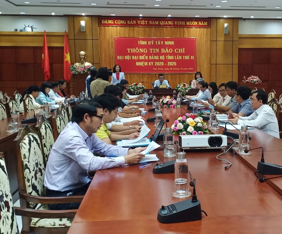 Đại hội Đảng bộ tỉnh Tây Ninh không nhận hoa chúc mừng - 1 Đại hội Đảng bộ tỉnh Tây Ninh không nhận hoa chúc mừng - 1
