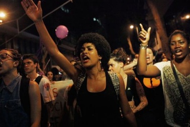 Video cưỡng hiếp tập thể bé gái 16 tuổi chấn động Brazil