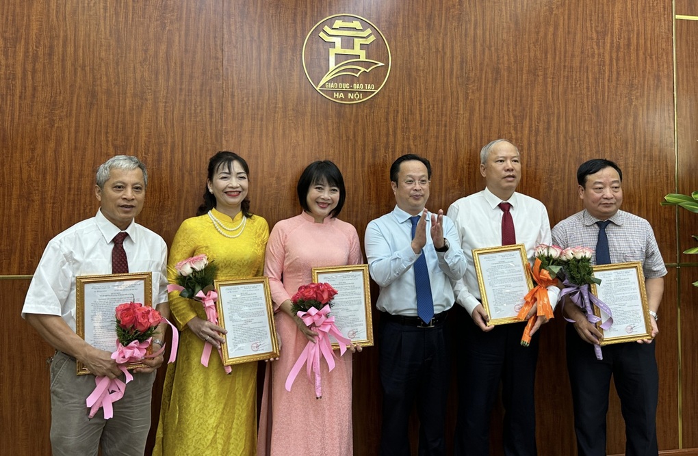 Hà Nội công nhận hàng loạt hiệu trưởng mới bậc phổ thông - 1 Hà Nội công nhận hàng loạt hiệu trưởng mới bậc phổ thông - 1