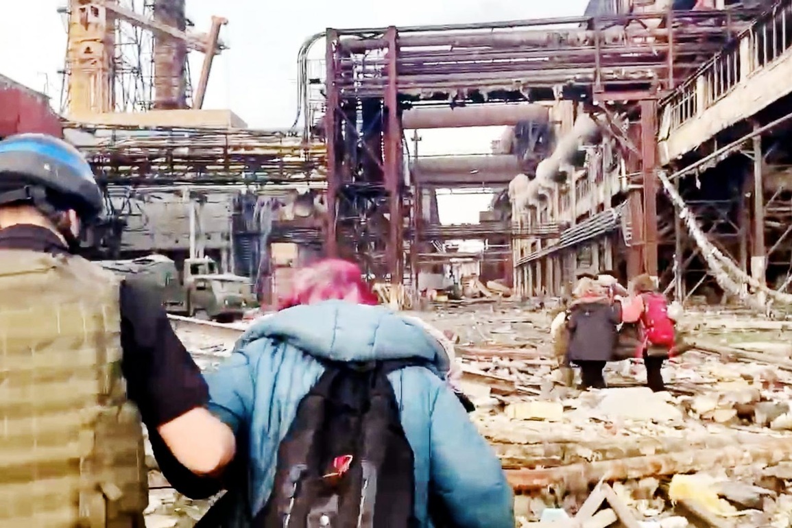 Tổng thống Ukraine nói chảo lửa Mariupol bị phá hủy hoàn toàn - 1 Tổng thống Ukraine nói chảo lửa Mariupol bị phá hủy hoàn toàn - 1