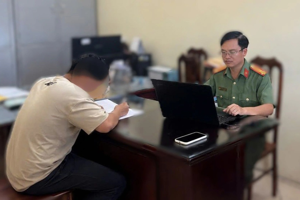 Thiếu niên 16 tuổi chia sẻ livestream đánh bạc để nhận hoa hồng - 1