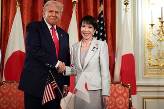Món quà đặc biệt của Thủ tướng Nhật Bản tặng Tổng thống Donald Trump