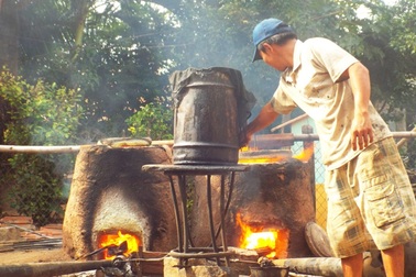 Làng đúc đồng trăm năm tuổi đỏ lửa vào mùa Tết