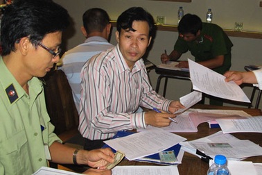 "Thổi còi" nhà hàng để khách múa... khêu gợi