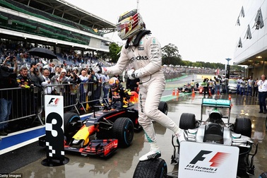 Thắng chặng, Lewis Hamilton tiếp tục nuôi giấc mơ vô địch