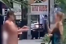 Khỏa thân đi lại ở Bali như giữa chốn không người