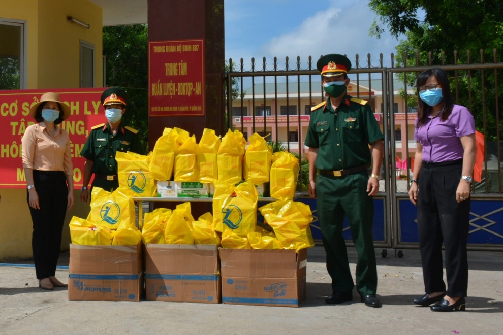 Quảng Ngãi: Trao 180 phần quà đến trẻ em tại các khu cách ly Covid-19 - 1 Quảng Ngãi: Trao 180 phần quà đến trẻ em tại các khu cách ly Covid-19 - 1