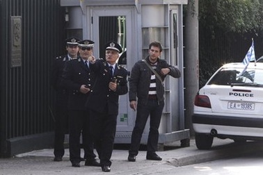 Bom thư phát nổ tại sứ quán Nga và Thụy Sĩ ở Athens