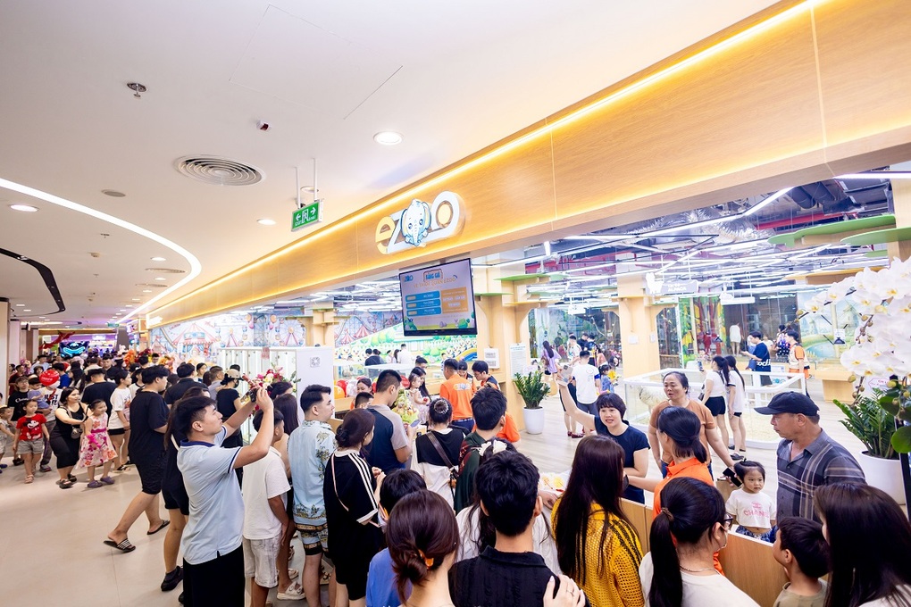 Vincom Mega Mall Royal Island tung loạt ưu đãi khởi động mùa mua sắm cuối năm - 5 Vincom Mega Mall Royal Island tung loạt ưu đãi khởi động mùa mua sắm cuối năm - 5