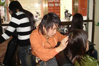 Nghề “độc” đất Hà Thành: Bới đen, tìm trắng  