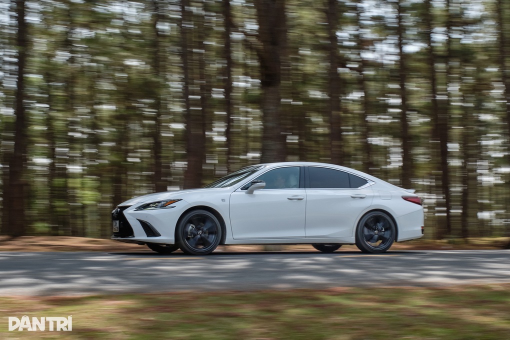 Trải nghiệm Lexus ES 250 F Sport: Lái hay hơn nhưng vẫn thiếu chút để đã - 30 Trải nghiệm Lexus ES 250 F Sport: Lái hay hơn nhưng vẫn thiếu chút để đã - 30