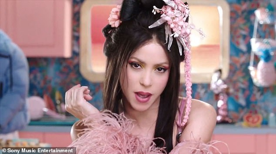 Shakira siêu trẻ trong MV mới - 1 Shakira siêu trẻ trong MV mới - 1