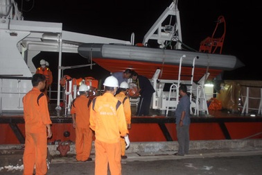 Vụ tàu cá bị đâm chìm: Nhận dạng 2 thi thể mới được đưa vào bờ