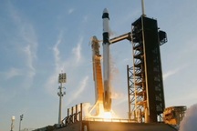 SpaceX phóng thành công tàu vũ trụ giải cứu phi hành gia mắc kẹt tại ISS