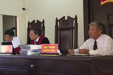 Phiên tòa xét xử vụ 12 giáo viên kiện phòng giáo dục huyện